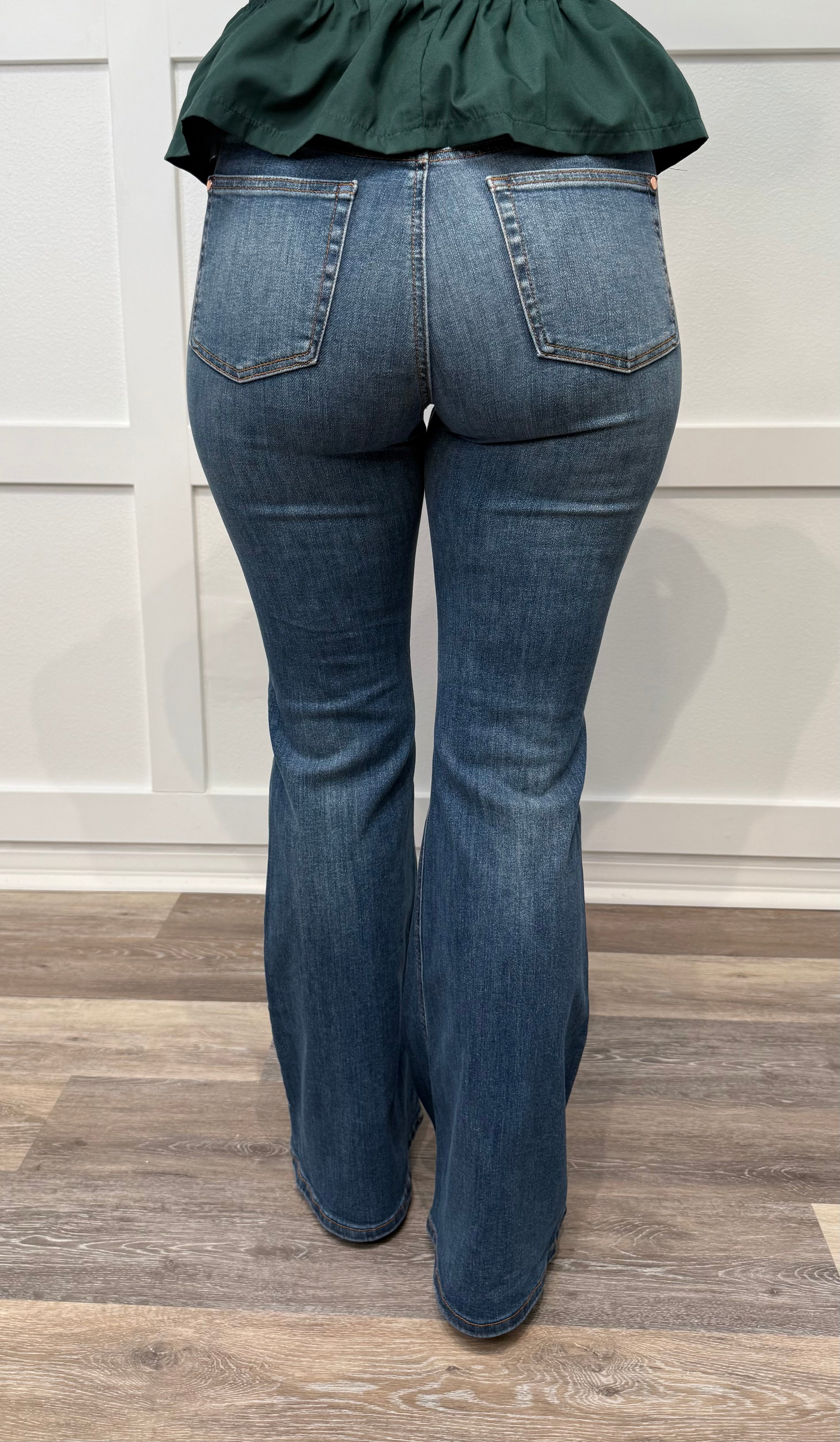 JUDY BLUE Contouor Flares