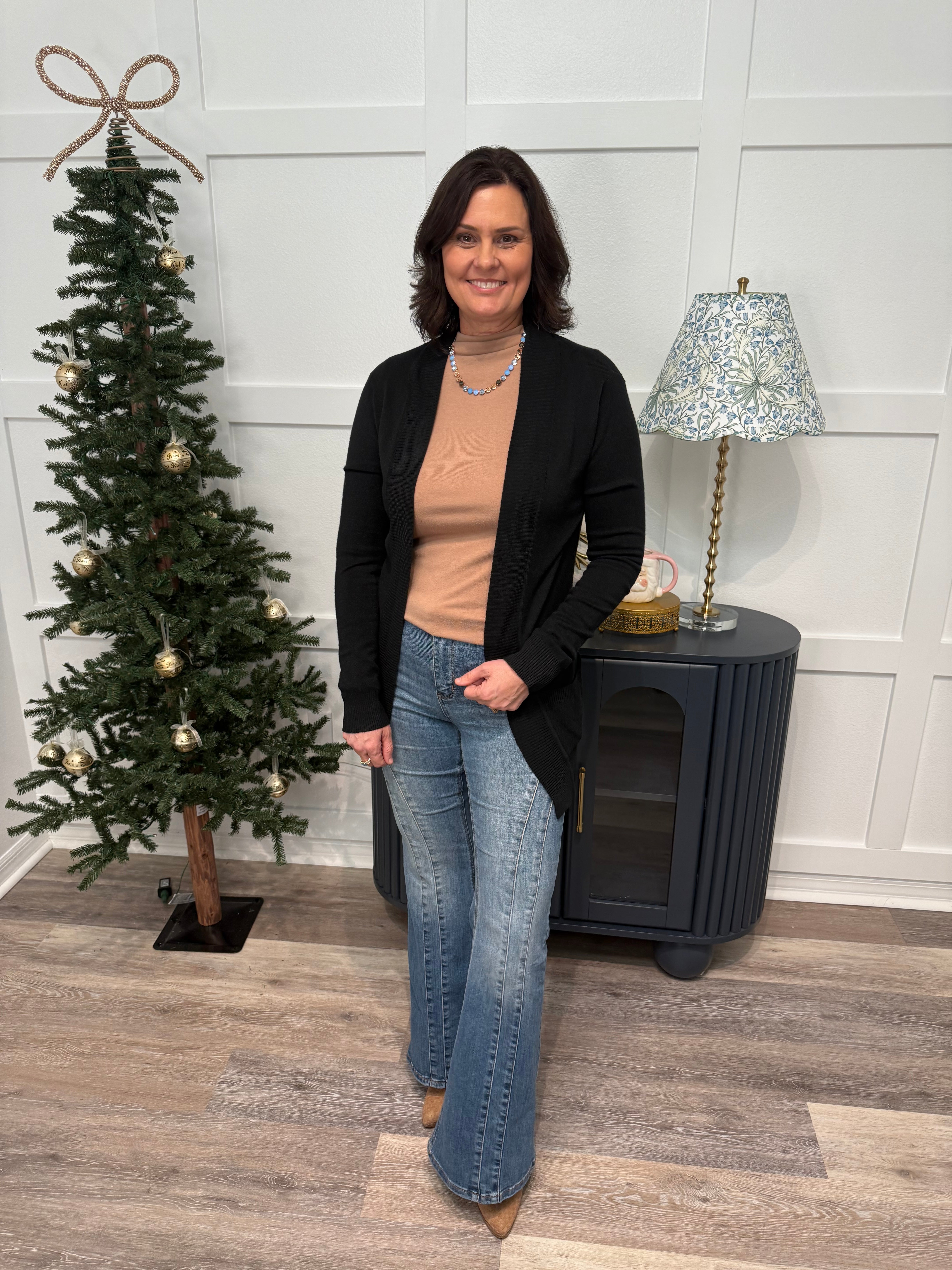 The Cloud light Cardigan in Black