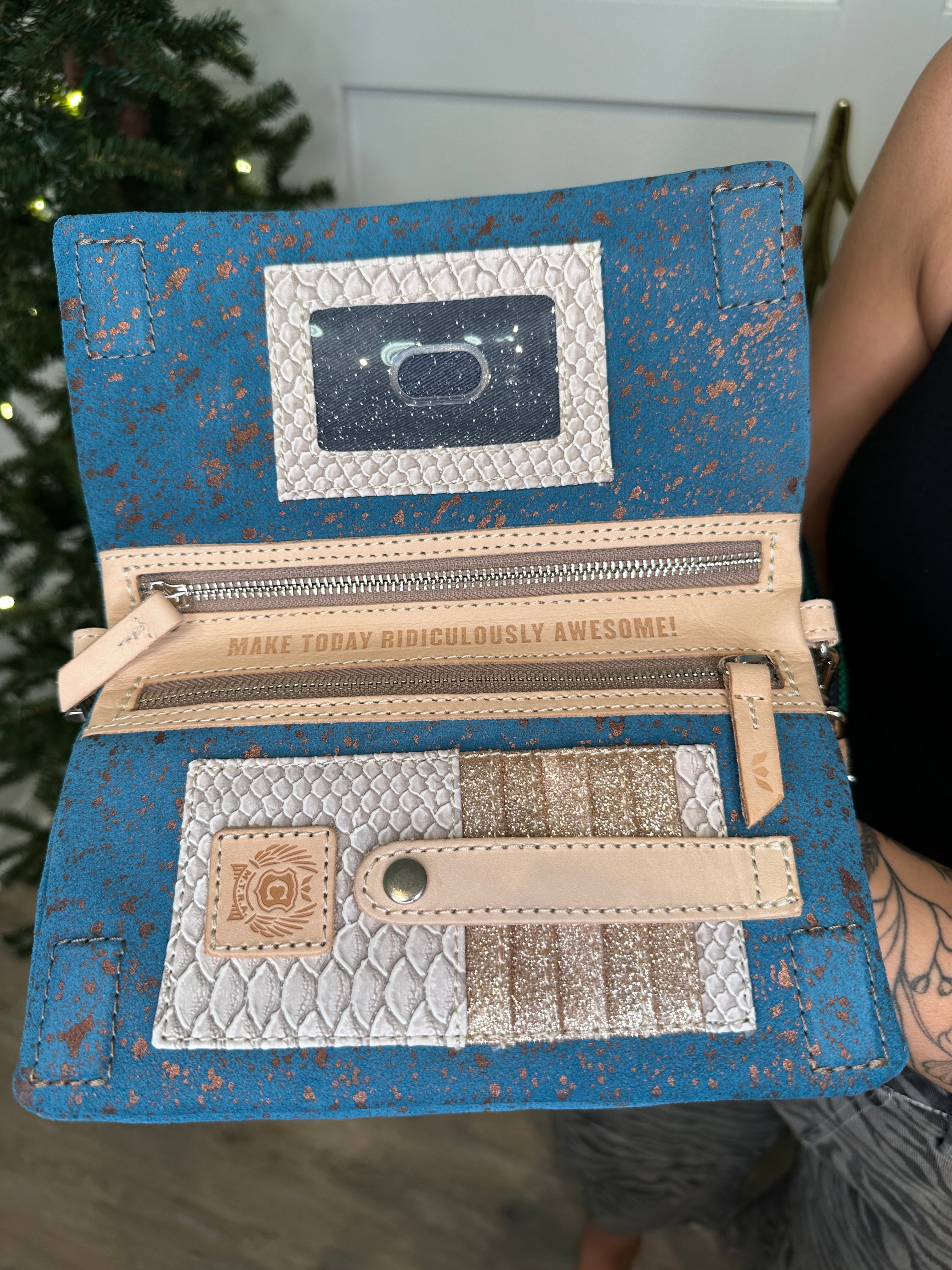 CONSUELA UPTOWN CROSSBODY, SHILOH